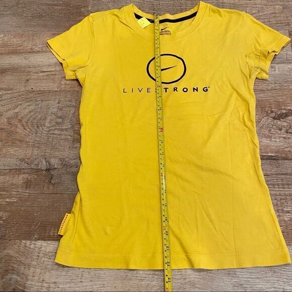 Vintage Nike Livestrong Women’s Fitted Tee Yellow Size XS - Picture 2 of 9